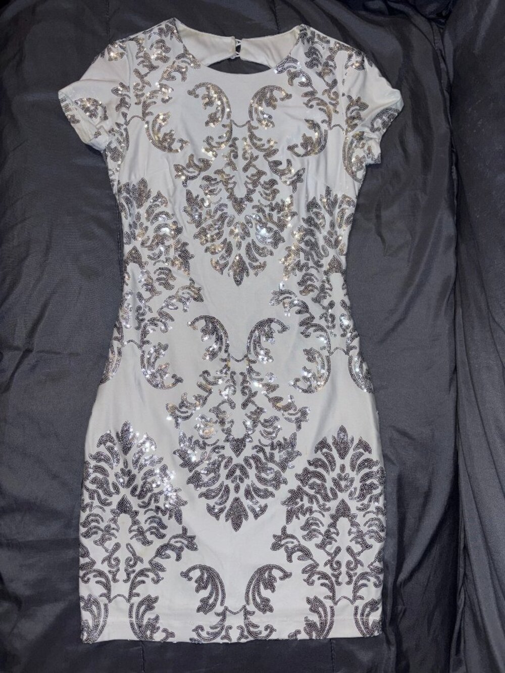 B. Darlin White Silver Sequin Embellished Cocktail Dress Size 1/2